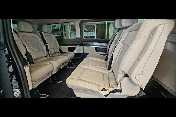 exclusive-green-airport-limousine-service-2