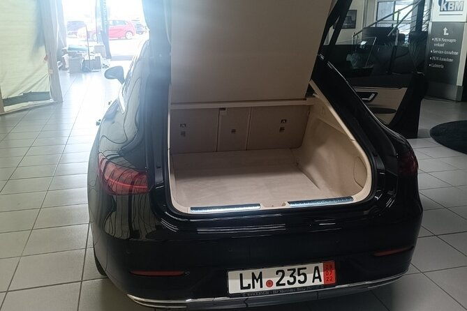 exclusive-green-airport-limousine-service-2