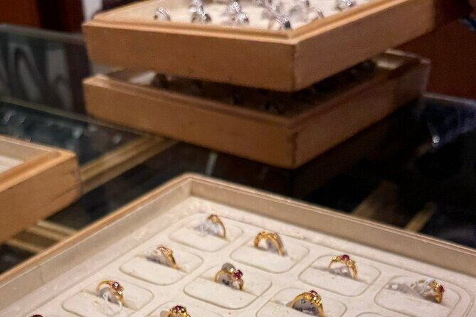 Exclusive Half Day Shopping Tour With Female Consultant - Who Should Book This Tour?