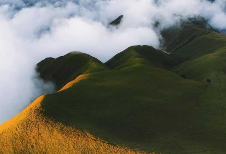 exclusive-hiking-to-nanggi-hill-camping-under-the-stars