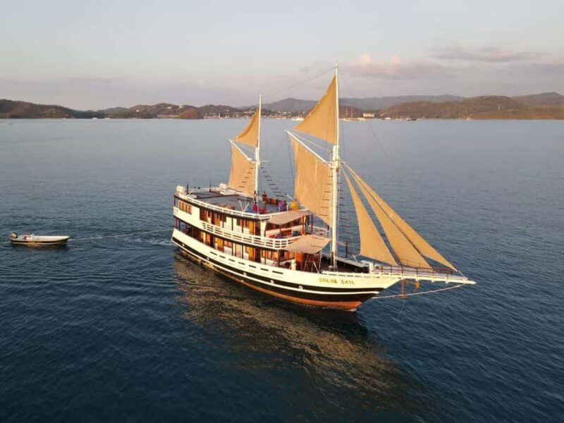 Exclusive Komodo Islands Sail Lombok to Flores 4 Days Trip - The Itinerary Breakdown: What to Expect on This 4-Day Adventure