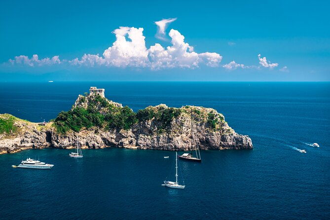exclusive-private-sailboat-tour-on-the-amalfi-coast