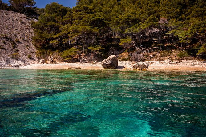exclusive-private-tour-red-rocks-pakleni-islands