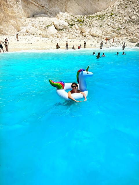 exclusive-shipwreck-blue-caves-tour