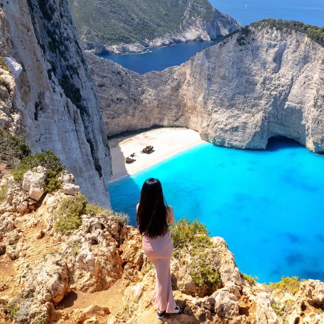 exclusive-shipwreck-blue-caves-tour