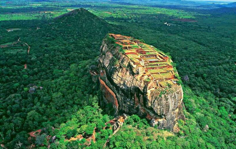 exclusive-sigiriya-fortress-polonnaruwa-guided-tour