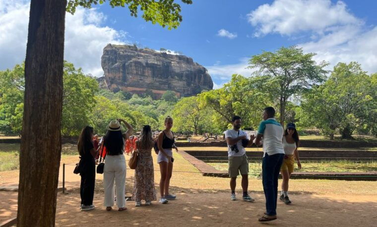 exclusive-sigiriya-sunrise-kandy-tour-day-tour