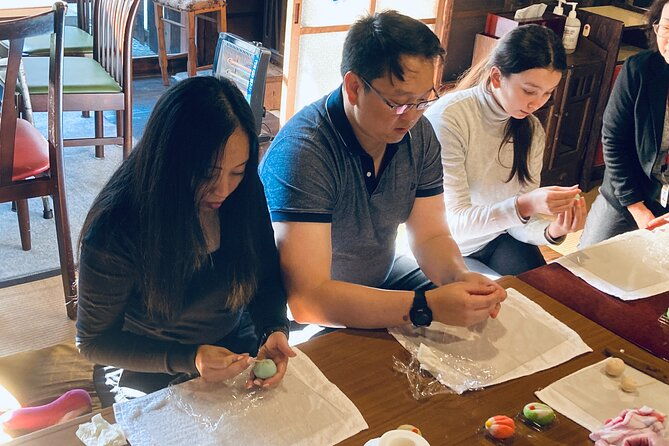 exclusive-tea-ceremony-wagashi-cooking-opposite-kansai-airport