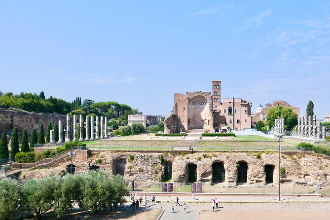 exclusive-tour-colosseum-arena-with-archaeologist-roman-forum