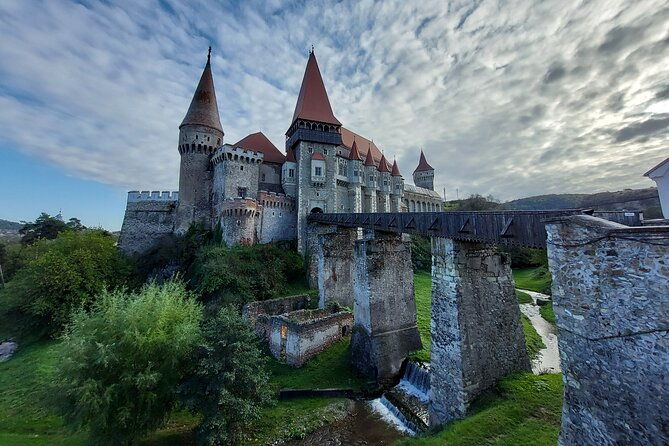 exclusive-tour-corvin-castle-alba-iulia-and-traditional-villages-from-sibiu