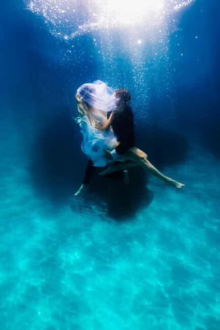 Exclusive underwater photo shoot in the sea near Palmain a turquoise blue bay - Key Points