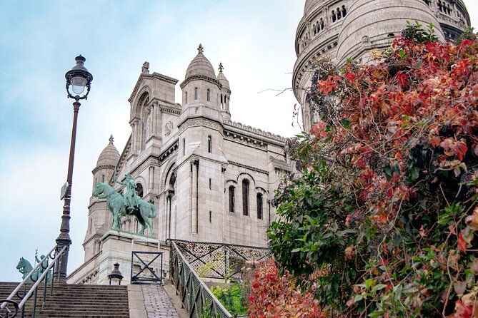 exclusive-walking-tour-in-montmartre-with-local-guide