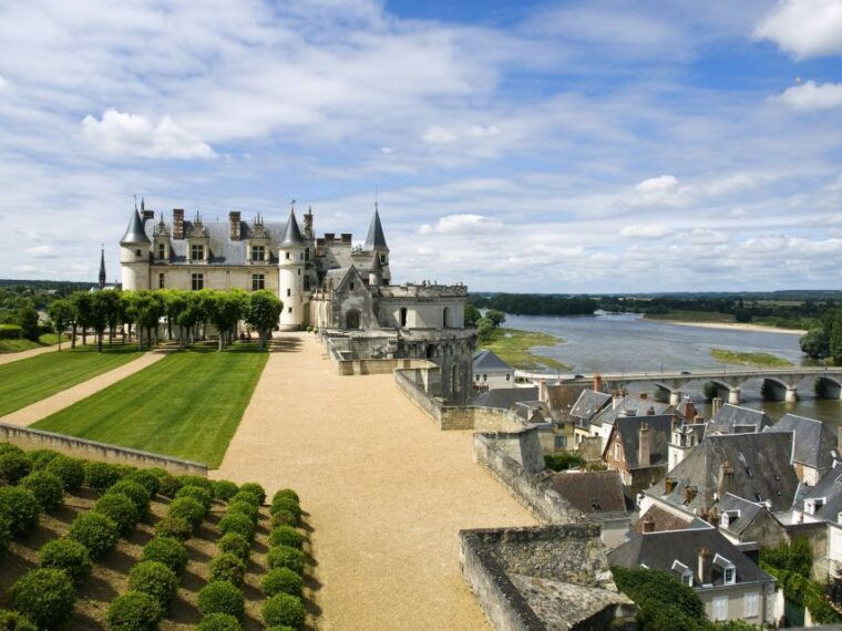 exclusive-wine-day-trip-loire-valley-from-paris