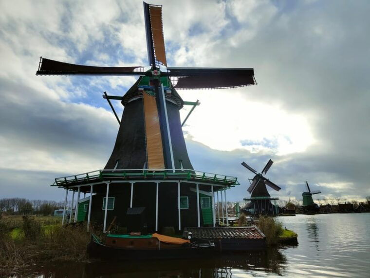 excursion-from-amsterdam-to-the-windmills-of-zaanse-schans