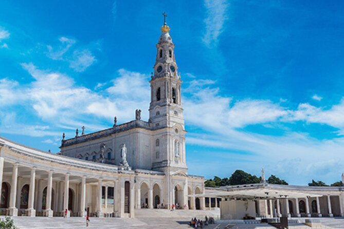 excursion-from-lisbon-to-fatima-nazare-caves-and-obidos