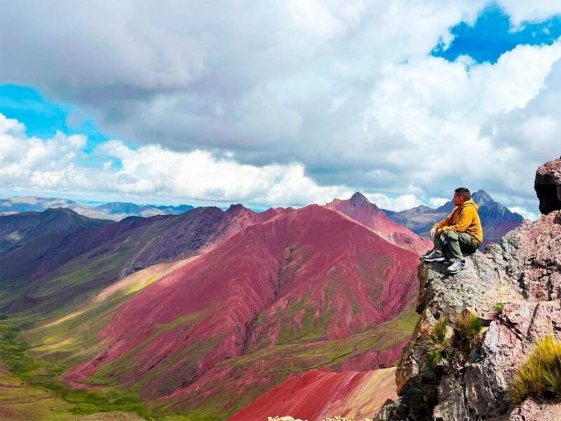 excursion-in-the-red-valley-and-the-rainbow-mountain