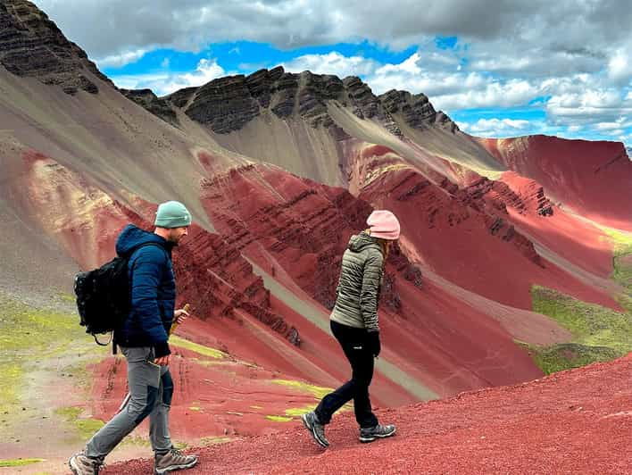 excursion-in-the-red-valley-and-the-rainbow-mountain