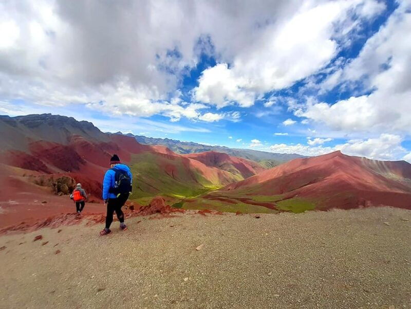excursion-in-the-red-valley-and-the-rainbow-mountain