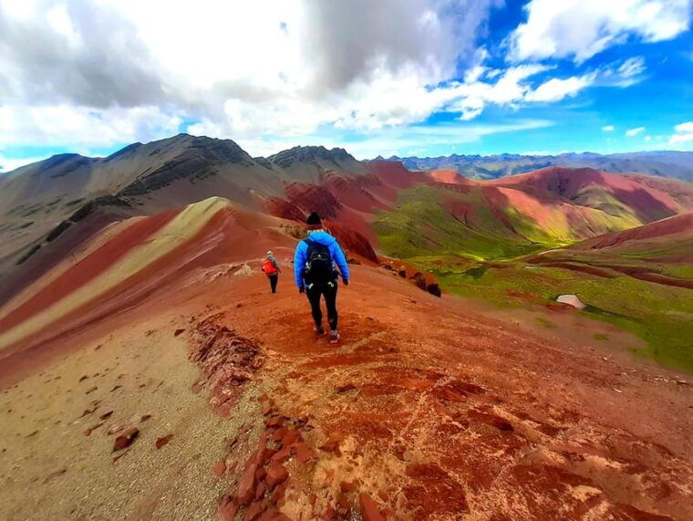 excursion-in-the-red-valley-and-the-rainbow-mountain