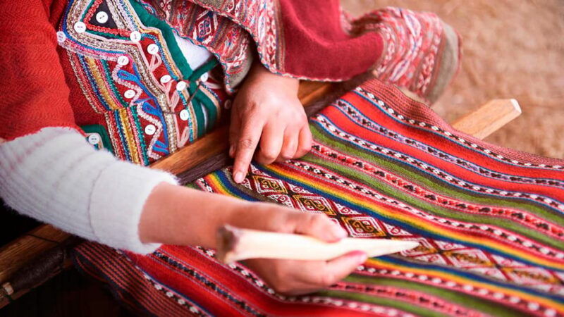 excursion-to-alpaca-andllama-farm-with-weaving-demonstration