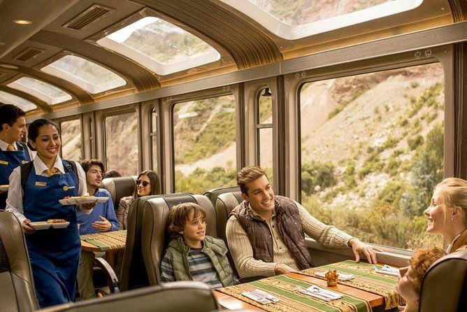 excursion-to-machupicchu-with-train-vistadome-full-day