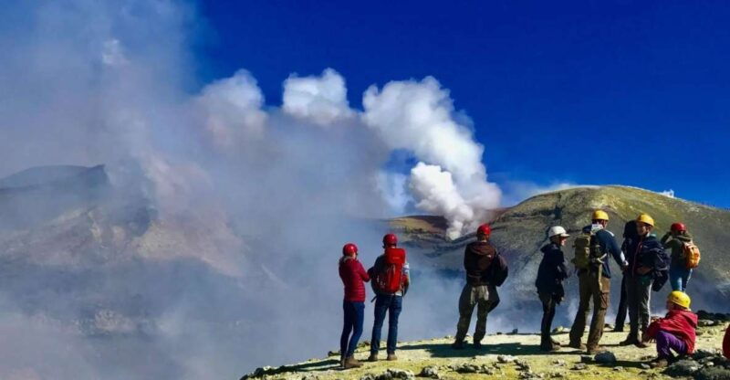 excursion-to-summit-craters-with-lunch-and-wine-tour