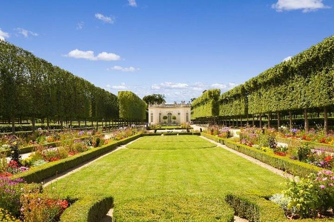 excursion-to-versailles-by-train-with-entrance-to-the-palace-and-gardens