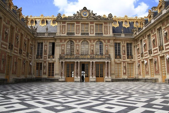 excursion-to-versailles-by-train-with-entrance-to-the-palace-and-gardens