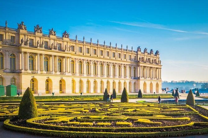 excursion-to-versailles-by-train-with-entrance-to-the-palace-and-gardens