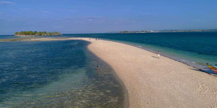 exotic-escape-island-pink-beach-and-snorkeling-daily-tour