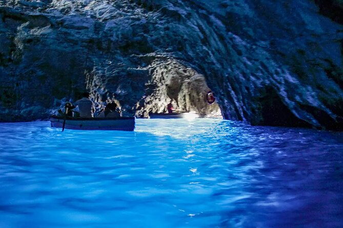 experience-8-hours-day-tour-departing-from-naples-to-capri