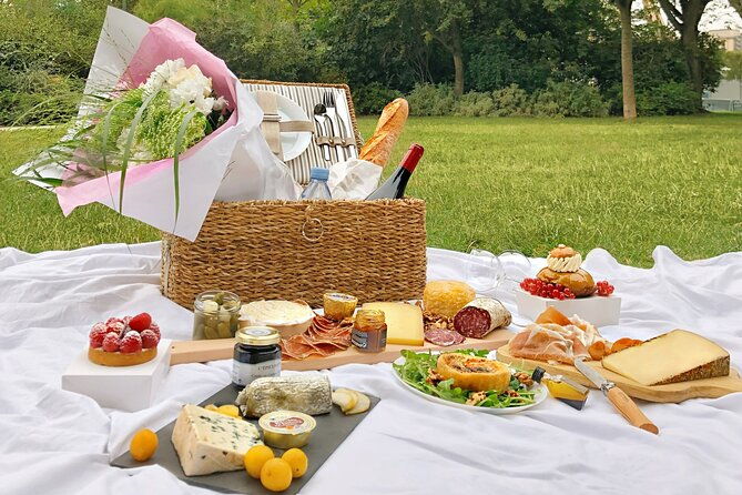 experience-a-decadent-french-picnic-with-wine-pairing-in-paris