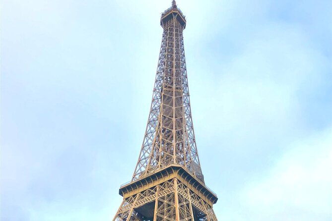 experience-a-decadent-french-picnic-with-wine-pairing-in-paris