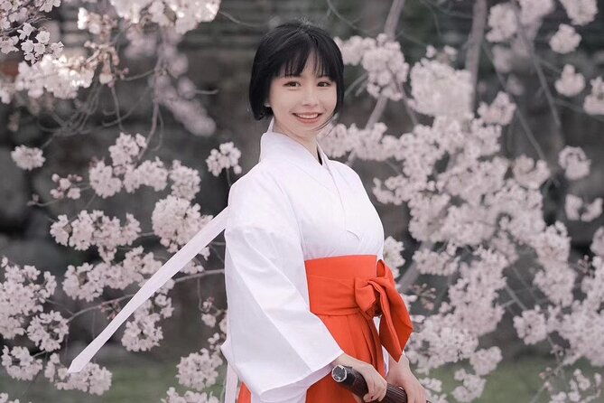 experience-a-different-cross-dressing-experience-in-kyoto-osaka-miko-kimono