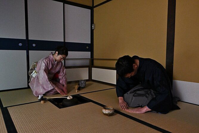 experience-a-tea-ceremony-in-an-authentic-tearoom-in-kyoto