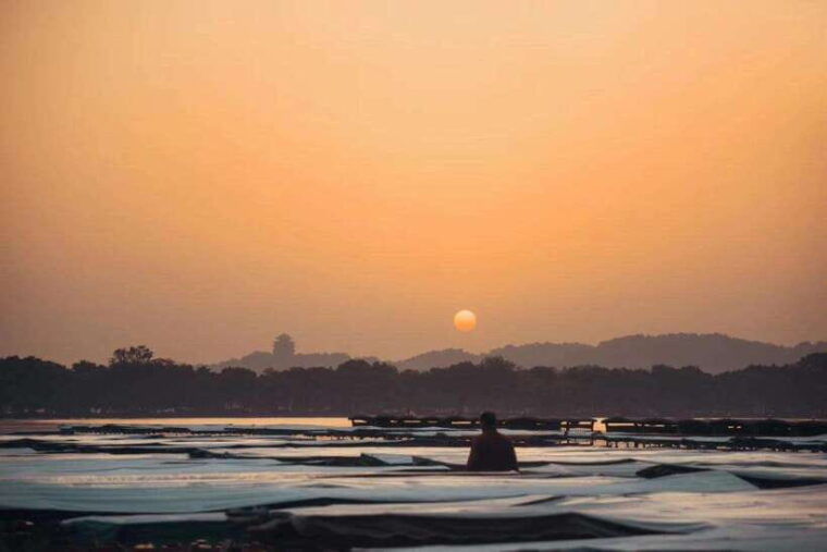 experience-ancient-west-lake-in-hangzhou