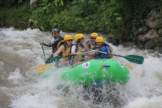 experience-canyoning-rafting-and-water-tubing-in-costa-rica