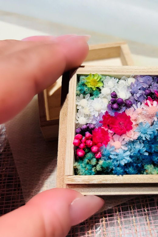 experience-crafting-a-flower-adorned-mini-japanese-garden