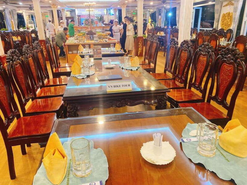 experience-dinner-on-luxury-cruise-along-saigon-river