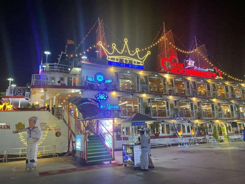 experience-dinner-on-luxury-cruise-along-saigon-river