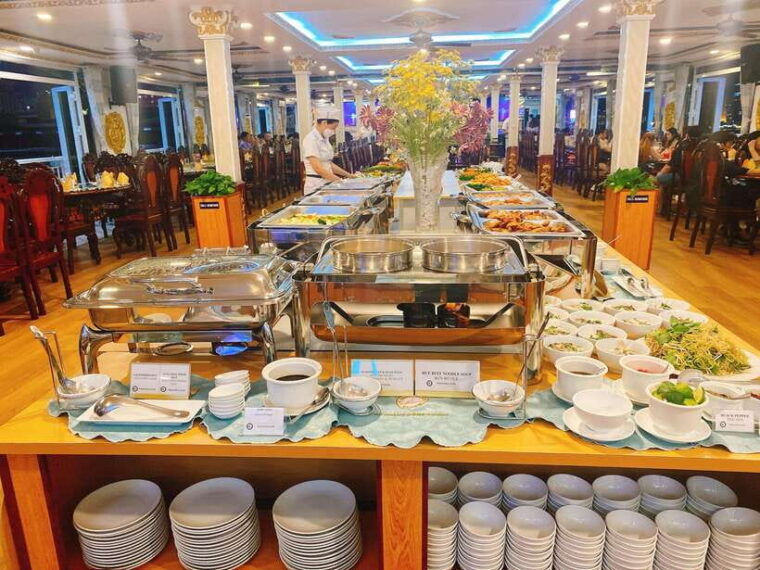 experience-dinner-on-luxury-cruise-along-saigon-river
