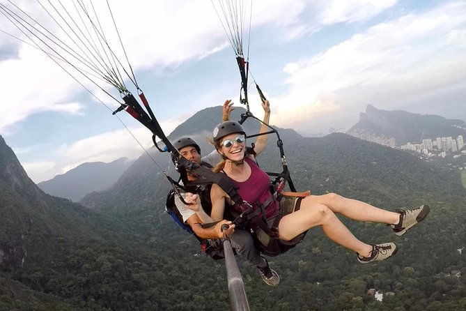 experience-hang-gliding-or-paragliding-in-rio