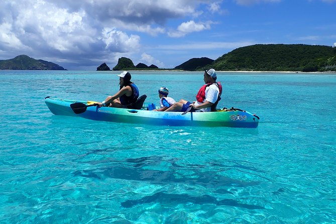experience-kayak-tour-on-kerama-islands-and-zamami-island