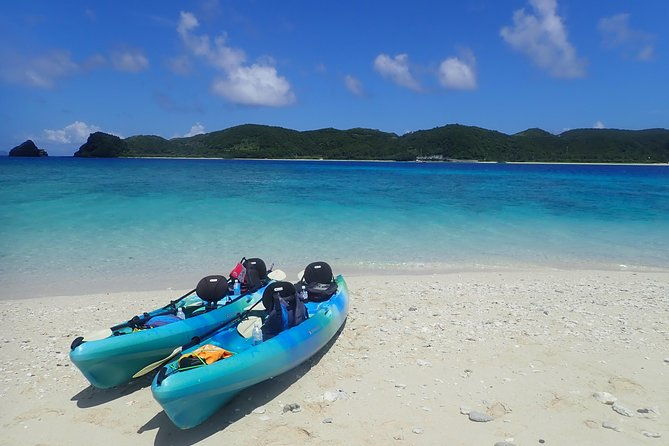experience-kayak-tour-on-kerama-islands-and-zamami-island