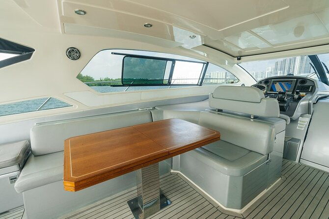 experience-luxury-65ft-azimut-private-yacht-in-miami-beach