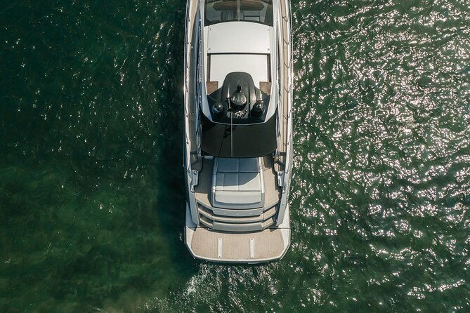experience-luxury-65ft-azimut-private-yacht-in-miami-beach
