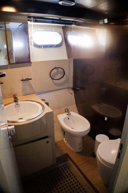 experience-luxury-at-sea-rent-your-yacht