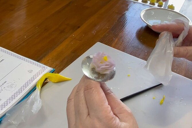 experience-making-cute-confectionary-nerikiri-making-in-tokyo