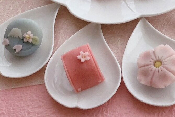 experience-making-cute-confectionary-nerikiri-making-in-tokyo