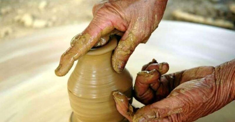 experience-making-pottery-with-local-craftsman-in-local-home